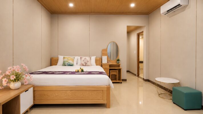 Không gian phòng ngủ ngăn nắp với giường gỗ, nệm trắng, tivi và nội thất sang trọng rộng rãi tại Sala Ho Tram Homestay & Villa gần biển Vũng Tàu.