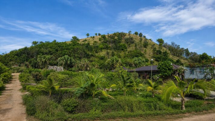 Homestay và villa Sala Hồ Tràm với khuôn viên xanh mát, view đồi núi tự nhiên nằm gần biển Hồ Tràm