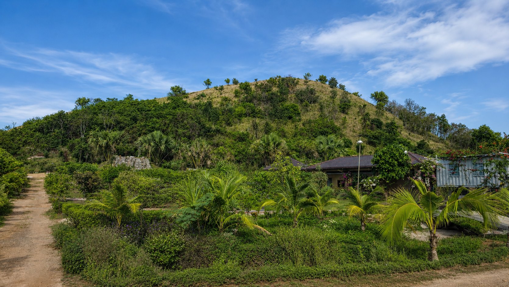 Homestay và villa Sala Hồ Tràm với khuôn viên xanh mát, view đồi núi tự nhiên nằm gần biển Hồ Tràm